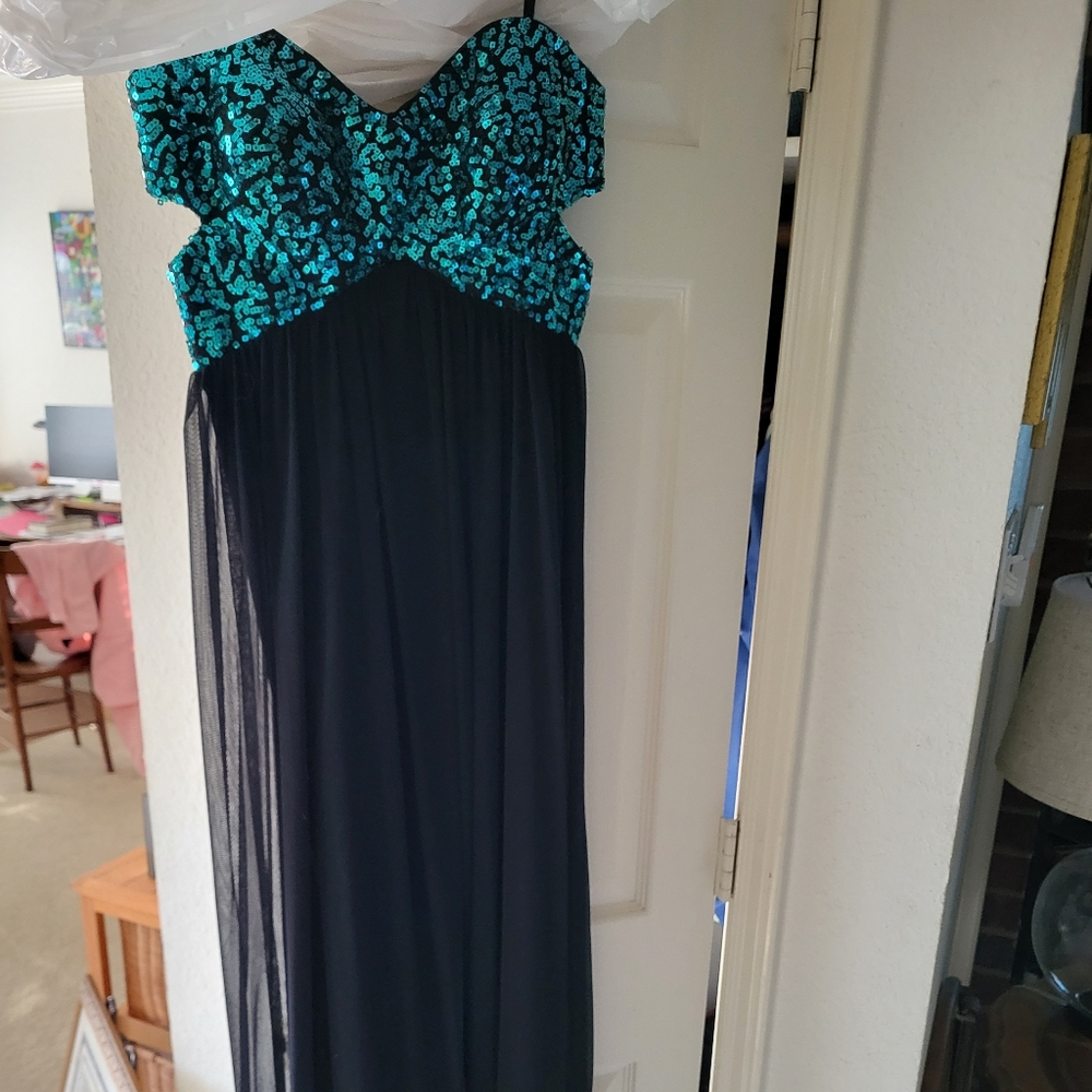 Black and Blue thin strap prom dress